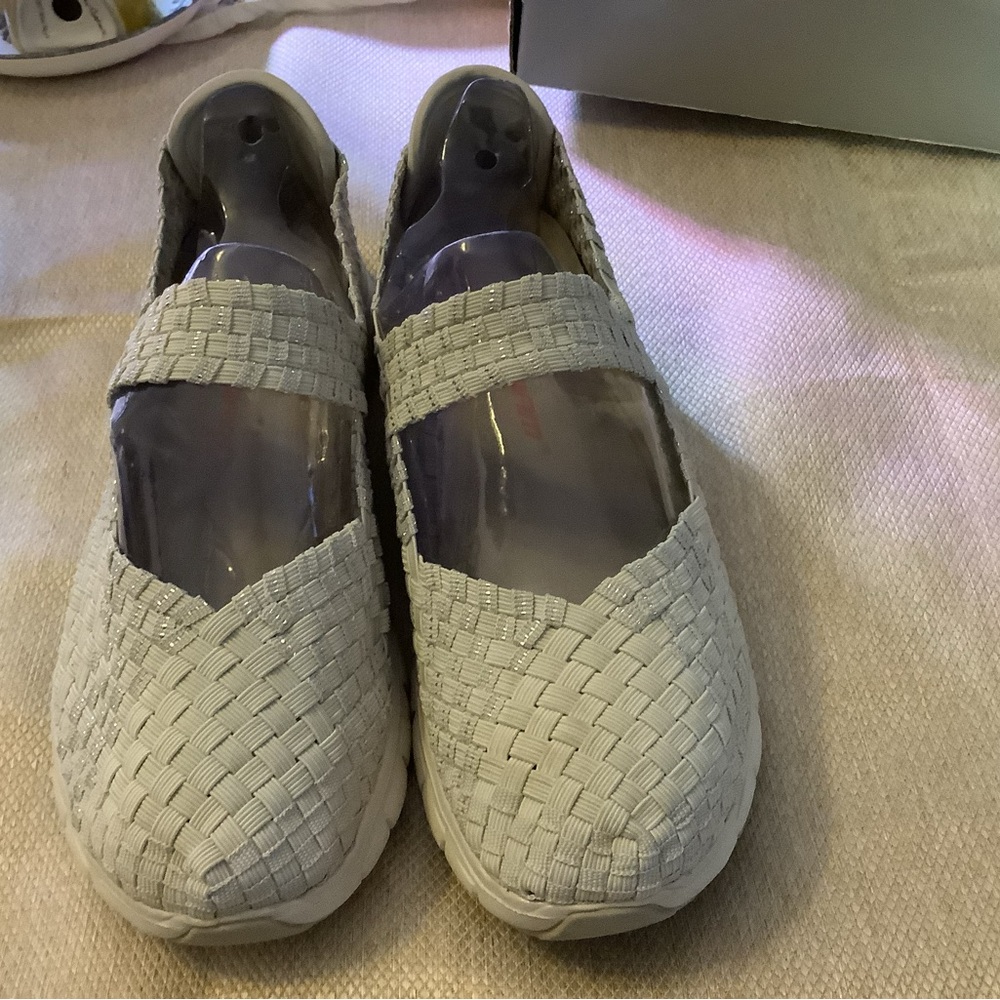 Skechers Stretch Brand - Weave memory foam, size 7.5 wide.